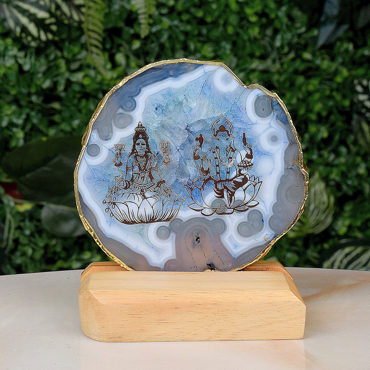 Agate_stone_stand_featuring_in