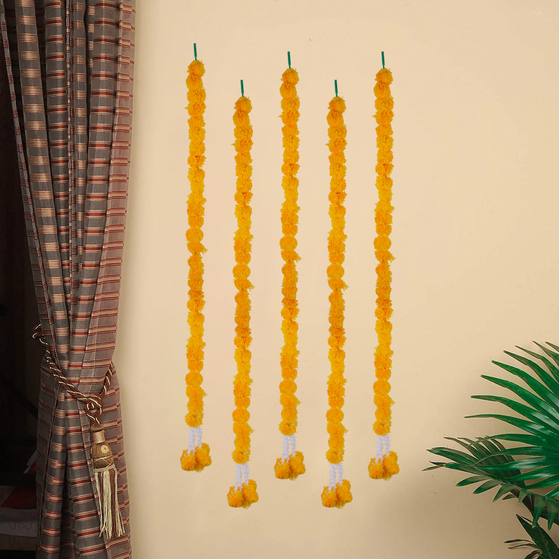 Alluring Orange Backdrop (Latkan)