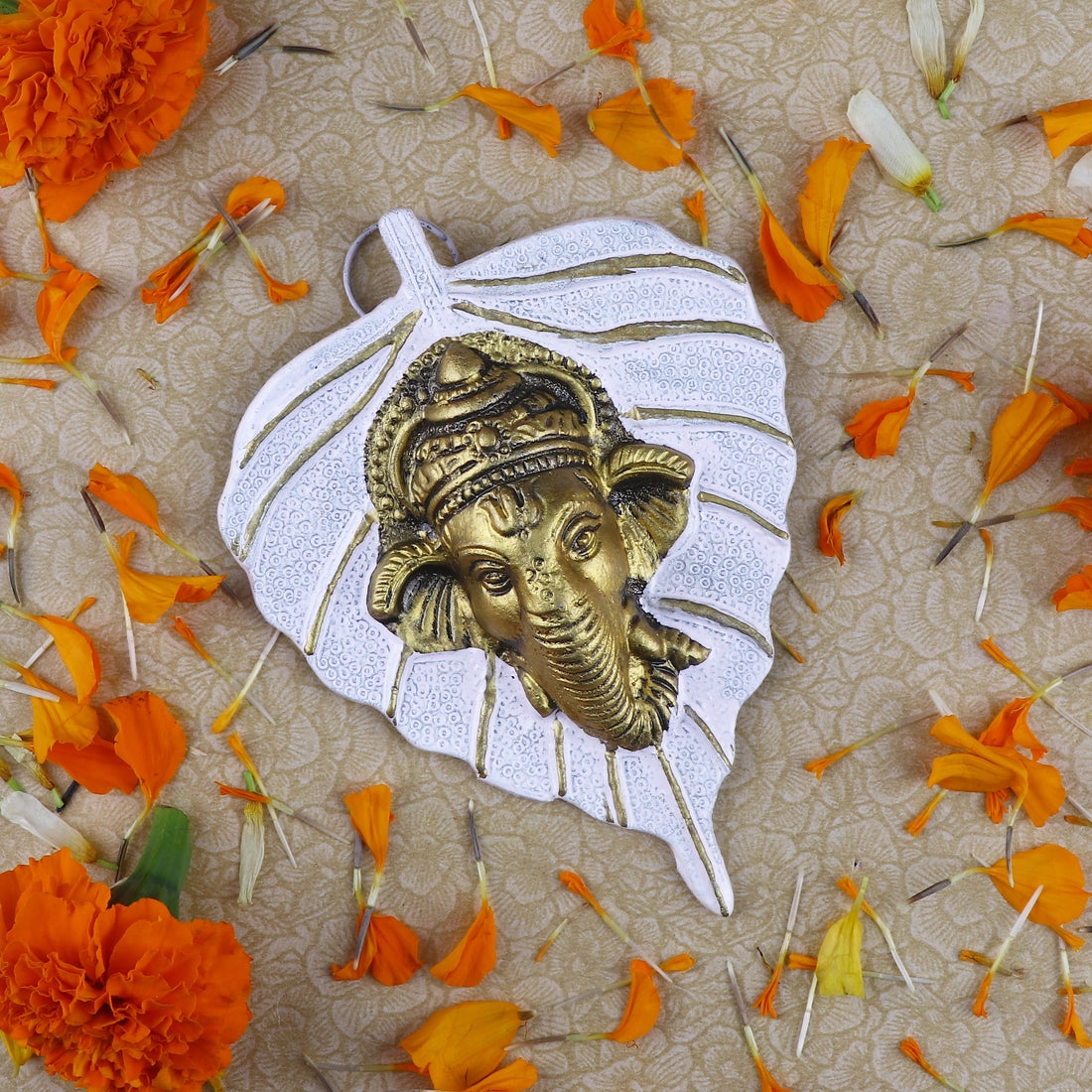 1 Pc Lord Ganesh Face on Leaf Patta Wall Hanging Green