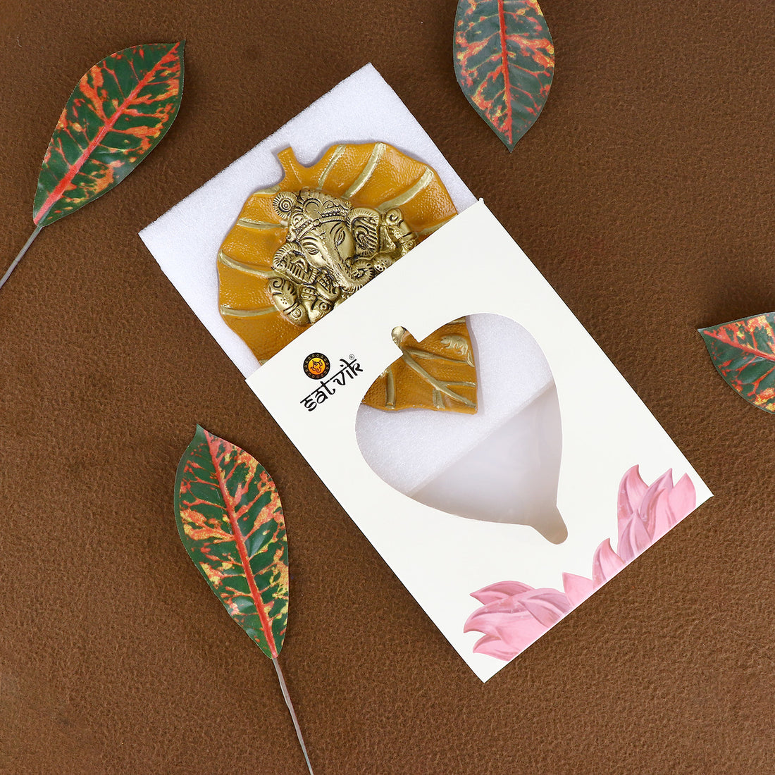1 pc Lord Ganesh on Leaf Patta Wall Hanging White