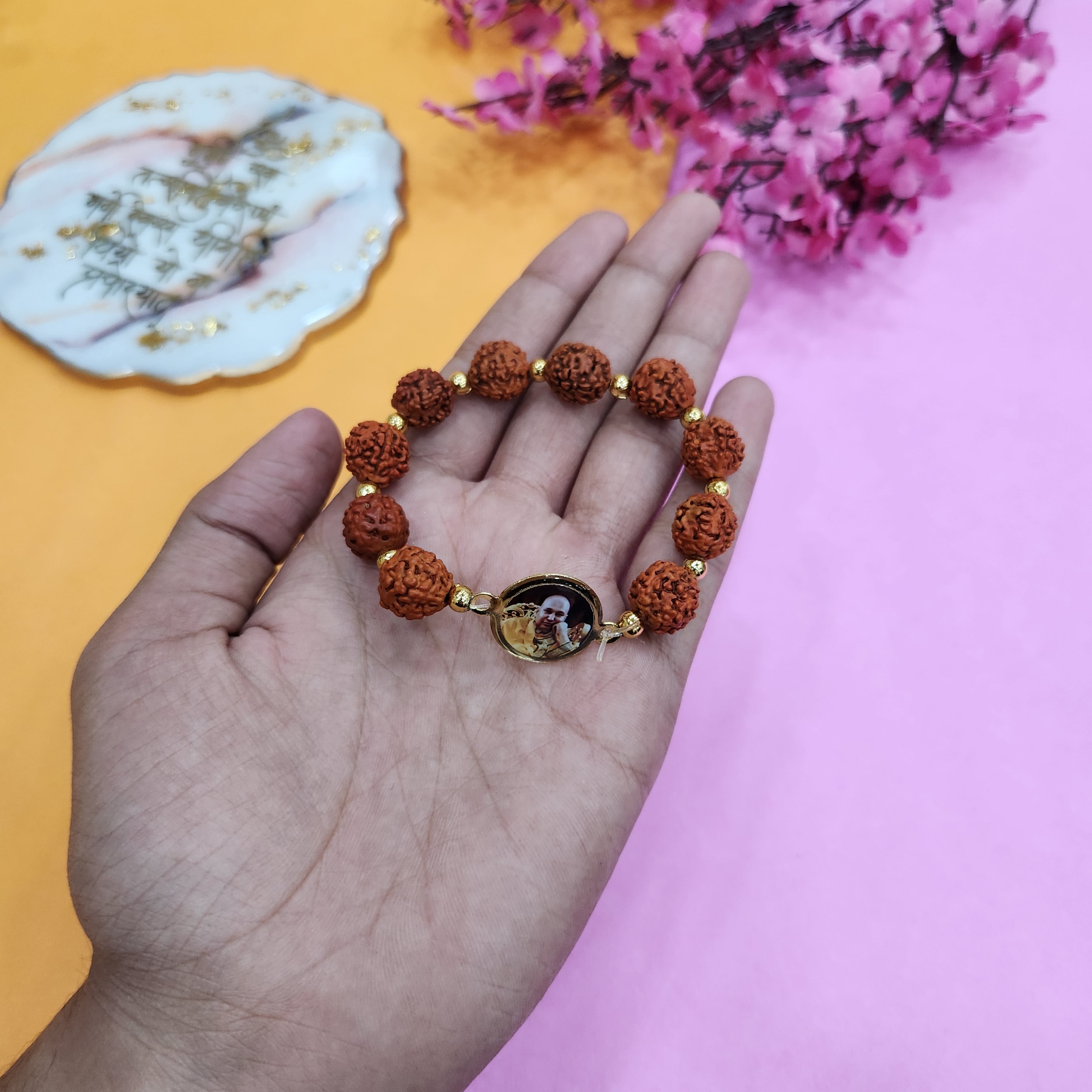 SATVIK 10 Pc Jai Guruji Bracelet Crystal Pearl Beads Handmade Pearl Bracelets  Jai Chhatarpur Guruji Blessing Shukrana Satsang Jai Guru Ji Maharaj Photo  Positive Vibes Wrist Band Bulk Puja Return Gifts :