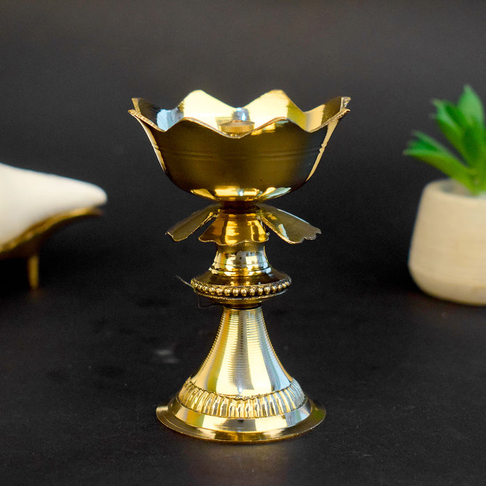 3.5 Inch Kamal Stand Brass Diya – Antique Brass Oil Lamp