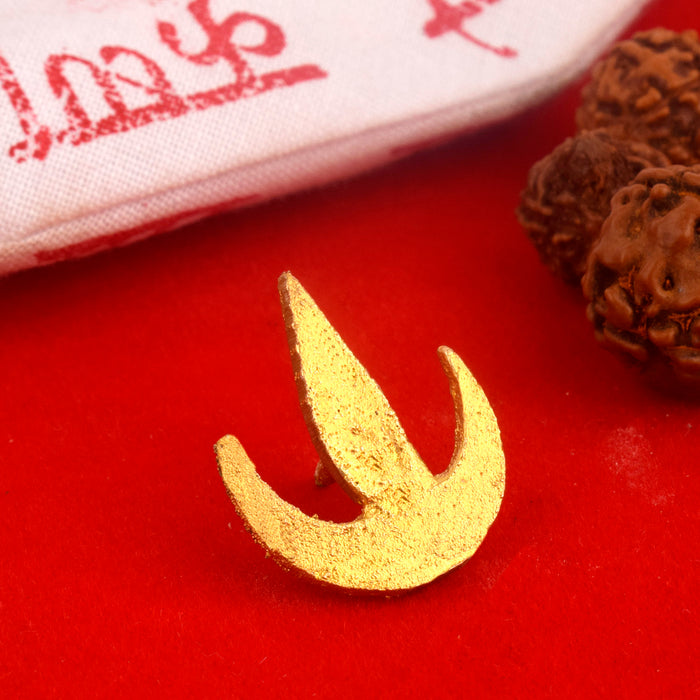 Trishul Tilak Stamp Deity Ornament, intricately crafted with the divine trident symbol representing Lord Shiva, used during pooja rituals to invoke protection, power, and spiritual energy. India’s Largest Pooja Accessories Brand – www.satvikstore.in 