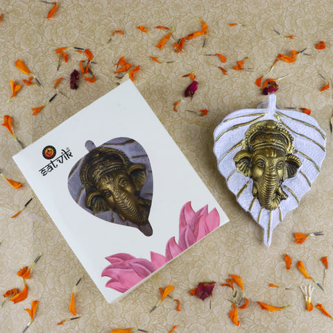 1 Pc Lord Ganesh Face on Leaf Patta Wall Hanging White – Elegant white wall decor featuring Lord Ganesha’s face embossed on a leaf-shaped patta for serene and spiritual home ambiance. India’s Largest Pooja Accessories Brand – www.satvikstore.in