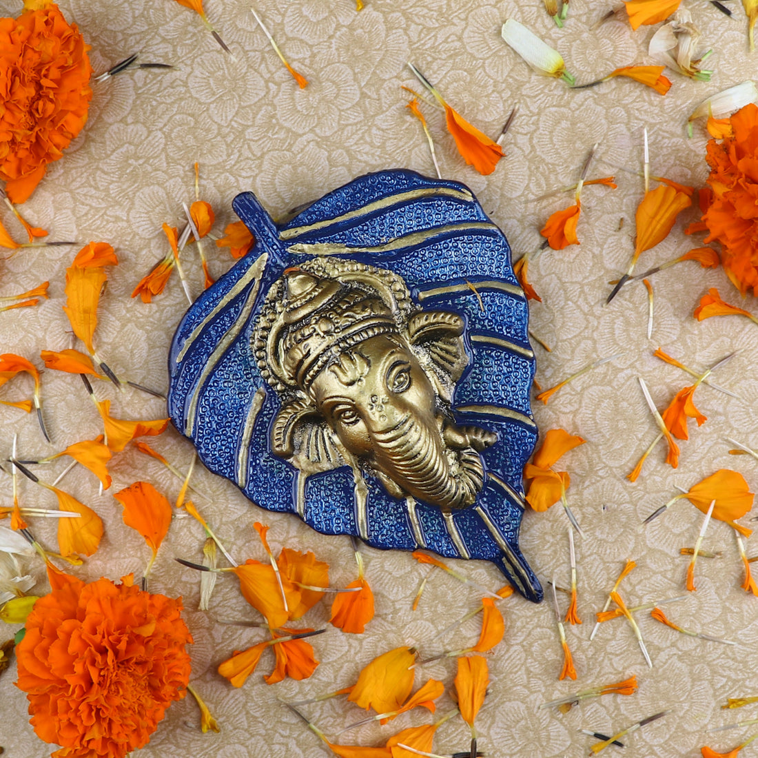 1 Pc Lord Ganesh Face on Leaf Patta Wall Hanging Green